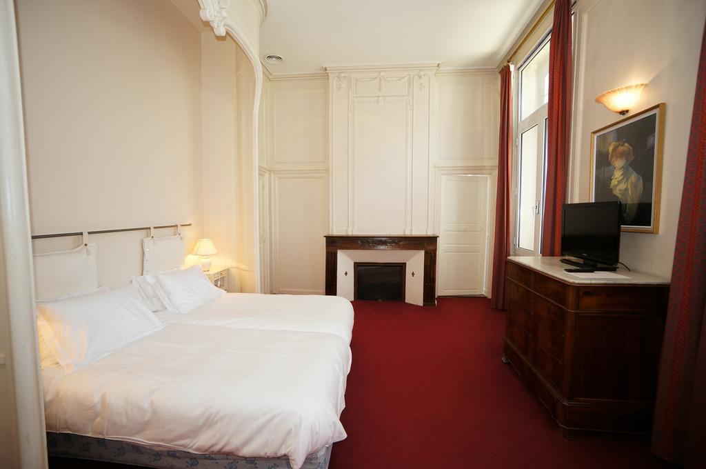 Les Trois Lys Hotel Condom Quarto foto