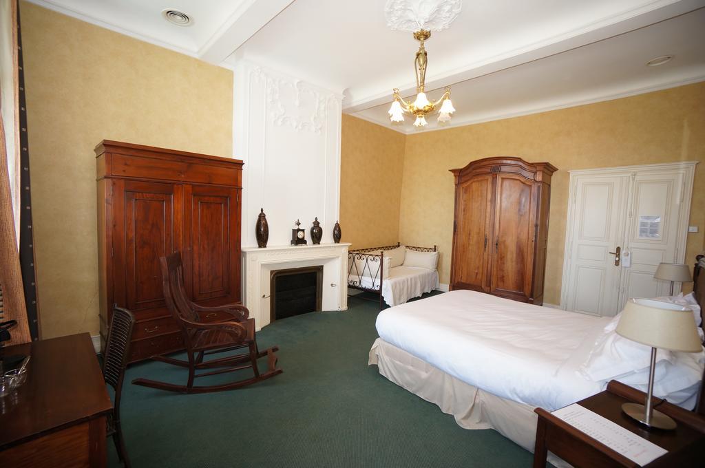 Les Trois Lys Hotel Condom Quarto foto